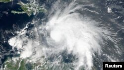 ພາຍຸລະດູຮ້ອນ Matthew ໄດ້ເພີ້ມຄວາມແຮງຂຶ້ນ ດັ່ງທີ່ເຫັນຈາກຮູບພາບດາວທຽມ ຂອງອົງການ NASA-NOAA. 