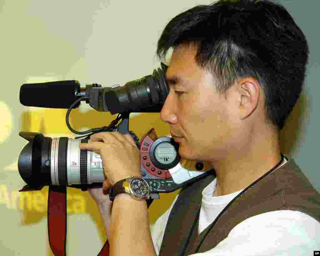 进入多媒体时代的美国之音