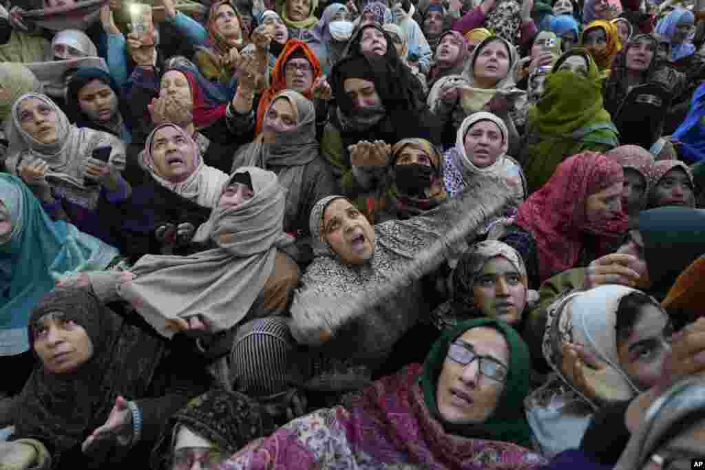 Kashmiri Muslim devotees pray as a head priest displays a relic, believed to be a hair from the beard of the Prophet Muhammad, at the Hazratbal shrine on Mehraj-u-Alam, in Srinagar, Indian-controlled Kashmir.