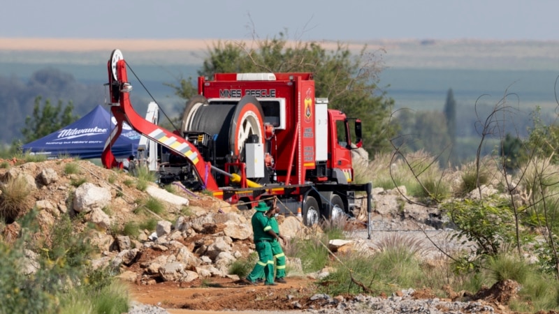 South African police launch manhunt for gang leader of illegal mine