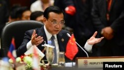 PM China Li Keqiang memberikan pidato pada KTT ASEAN di Bandar Seri Begawan, Brunei (9/10). Li Keqiang khawatir kemungkinan AS menunggak pembayaran utangnya.