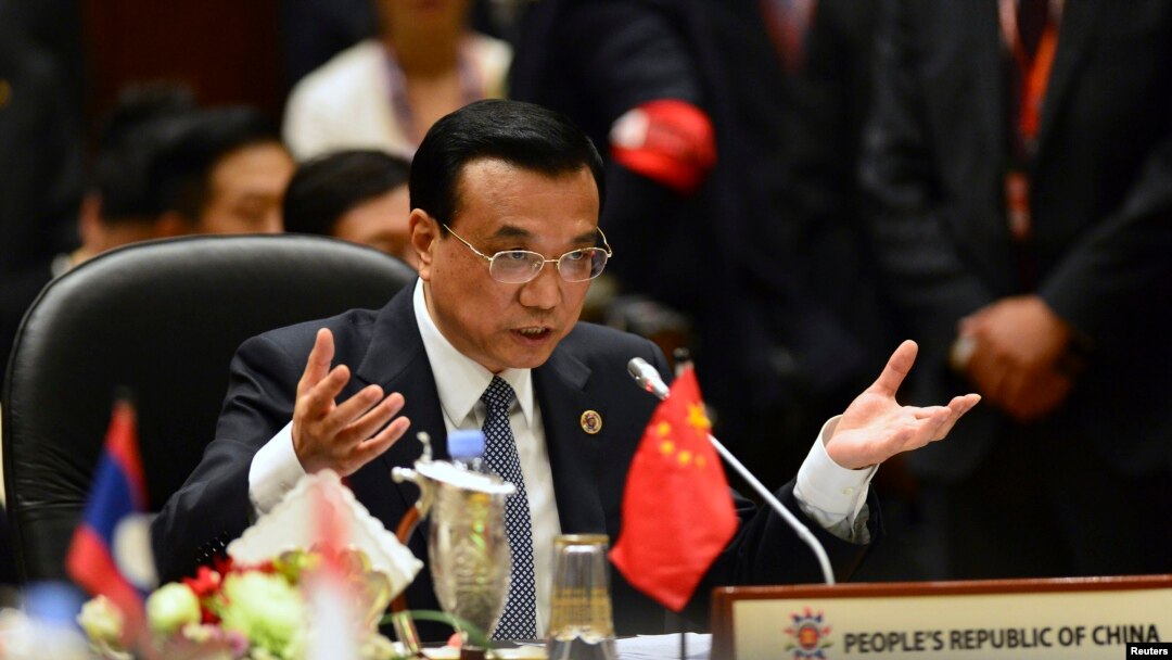 Thủ tướng Trung Quốc Lý Khắc Cường nhấn mạnh Bắc Kinh và ASEAN nhất trí rằng tranh chấp Biển Đông nên được giải quyết ôn hòa qua tham vấn và đối thoại giữa các bên trực tiếp liên quan, các nước không có tranh chấp không nên nhúng tay vào.