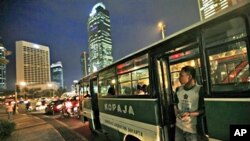 A crew stands at the door of a public bus during rush hour at the main business district in Jakarta, Indonesia (file photo)