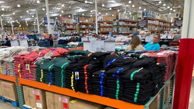 EEUU: pequeños negocios se preparan para temporada nadiveña incierta