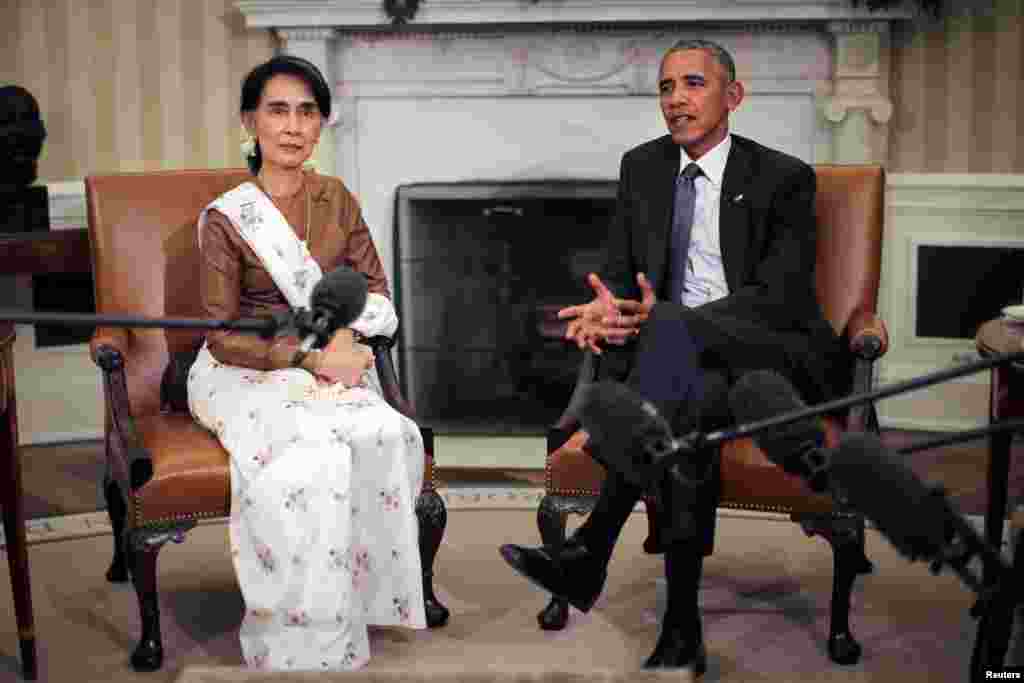 Presiden AS Barack Obama dan Aung San Suu Kyi berbicara pada media di Oval Office, Gedung Putih, Washington, D.C. (14/9).&nbsp;(Reuters/Carlos Barria)
