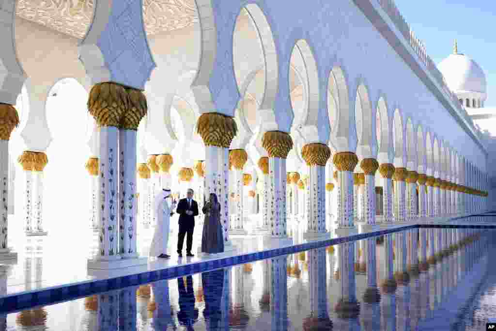 Britain&#39;s Prime Minister Keir Starmer is lead by Director General Yousif Alobaidli and tour guide Mahra, right, as he visits the Sheikh Zayed Grand Mosque in Abu Dhabi, United Arab Emirates. (AP Photo/Kirsty Wigglesworth, Pool)