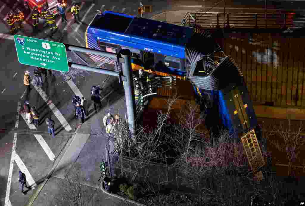 حادثه برای یک اتوبوس در منطقه برانکس شهر نیویورک. راننده در این حادثه به شدت مجروح شد. 