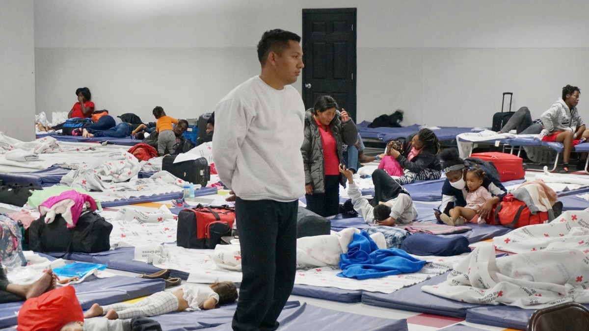 Menores migrantes detenidos en EEUU podrán hablar más tiempo con su familia