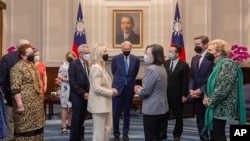 台湾总统蔡英文8月15日在总统府会晤美国参议员马基率领的国会参众议员代表团