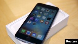 Apple Inc. kalah dalam tuntutan hukum atas hak paten prosesor yang digunakan pada beberapa jenis iPhone, termasuk iPhone 6S Plus ini (Foto: dok). 