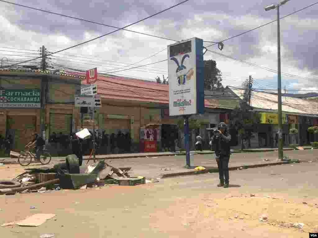 Varias calles fueron bloqueadas para impedir el paso de vehículos.