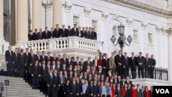 Los nuevos congresistas, mayoritariamente republicanos, participaron de cursos de preparación para su trabajo como legisladores y posaron para la foto en el Capitolio de Washington.