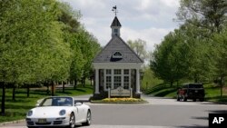 The entrance to Trump National Golf Club is seen in Bedminster, N.J., May 2, 2017. 