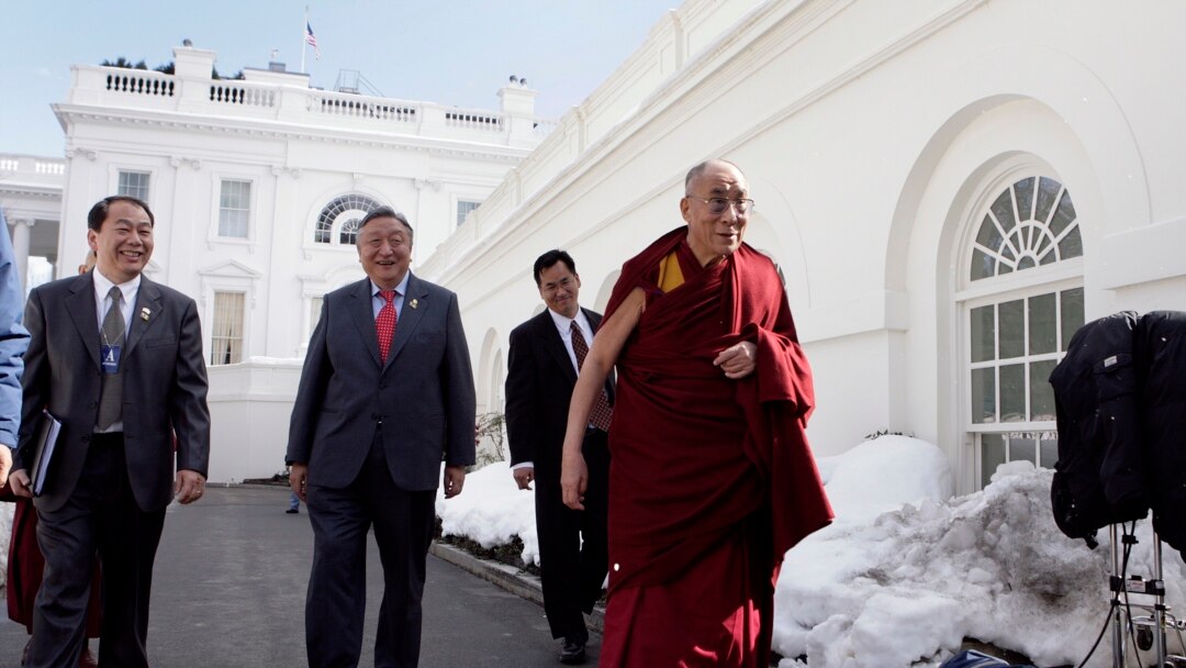 西藏精神領袖達賴喇嘛(Dalai Lama)2010 年2月18日訪問白宮並會見時任美國總統奧巴馬(路透社)
