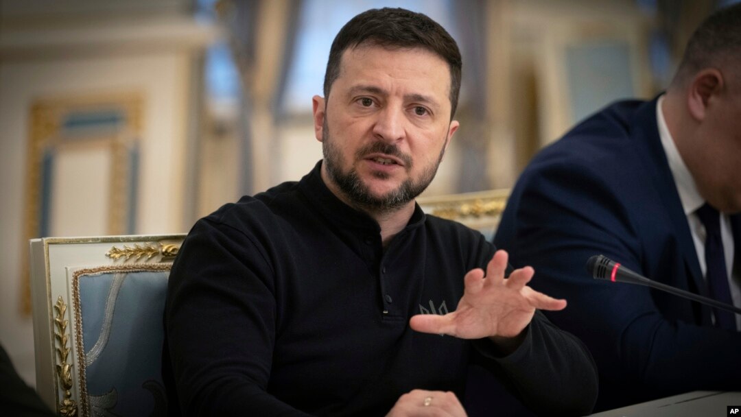 Ukrajinski predsjednik Volodimir Zelenski na sastanku sa liderom Hrišćansko-demokratske unije (CDU) u Kijevu (Foto: AP/Efrem Lukatsky)