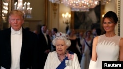 Le Président des États-Unis, Donald Trump, la Première Dame, Melania Trump et la Reine Elizabeth, lors du banquet organisé au Palais de Buckingham, à Londres, le 3 juin 2019. Alastair Grant / Pool via REUTERS 