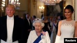 Mutungamiri weAmerica, VaDonald Trump nemudzimai vavo, Amai Melania Trump vaina Mambokadzi Elizabeth wekuBritain.