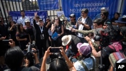 FILE - Journalists protest outside the Supreme Court, in Guatemala City, March 4, 2023. The journalists had rejected a judge's order calling for the investigation of nine journalists from the elPeriódico newspaper.