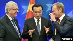 ARHIVA - Predsednik Evropske komisije Žan Klod Junker (levo), kineski premijer Li Kećang i predsednik Evropskog saveta Donald Tusk