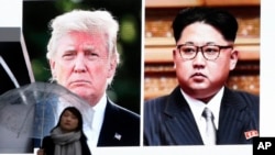 Ekran u Tokiju sa fotografijama predsednika SAD Donalda Trampa i lidera Severne Koreje Kima Džong Una, 9. mart 2018. (AP Photo/Koji Sasahara)