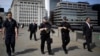 영국 테러 사망자 8명으로 늘어…경찰 1명 추가 체포