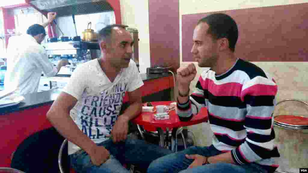 Abdelbasset Abdelmoumen (L) and Mohamed Jbara, both with university degrees and both unemployed, at a cafe in Ben Guerdane. (L. Bryant/VOA)
