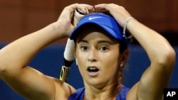 CiCi Bellis se lamenta luego de perder un punto contra Zarina Diyas.