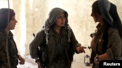 Şervanên jin yên PKK’ê li Şengalê (Arşîv)