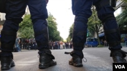 Policija sprečava radikale i desničare da dođu do festivala Mirdita - dobar dan