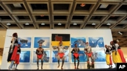 Warrmarn-Kija Aborigines perform the Gurrir Gurrir ceremony to open the 'Art and Soul' exhibition at the Art Gallery of New South Wales in Sydney, 1 Oct 2010