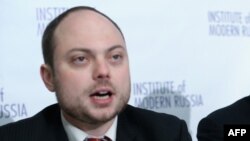 FILE - Vladimir Kara-Murza, pictured at a National Press Club news conference in Washington in January 2014, suffered rapid and sudden deterioration in his health last week, reportedly just hours before he was to leave Moscow for a trip to the United States.