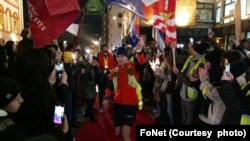 Doček na Studenstkom trgu studenata koji su trčali štafetni maraton iz Novog Sada do Beograda, 10. februara 2025. (Foto: FoNet)