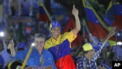 Opposition presidential candidate Henrique Capriles, center, gestures to supporters during his closing campaign rally in Barquisimeto, Venezuela, Oct. 4, 2012. 