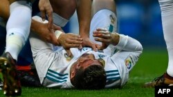 Cristiano Ronaldo à terre après une blessure au visage, le 21 janvier 2018.