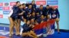 Reprezentativci Srbije poziraju sa zlatnim medaljama posle pobede u finalu Evropskog prvenstva u vaterpolu u Barseloni (Foto: AP/Manu Fernandez)