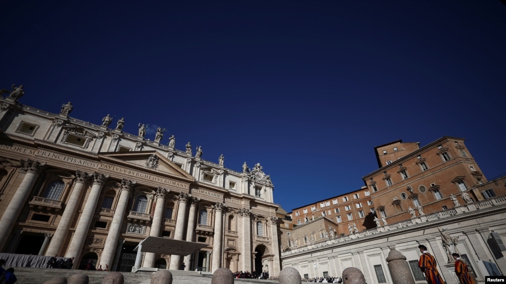 El Papa Francisco dirige la audiencia general semanal en la Plaza de San Pedro, en el Vaticano, el 8 de noviembre de 2023. 
