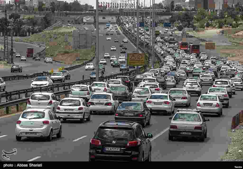 ترافیک سنگین در جاده‌های تهران به شمال.