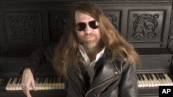 FILE - Paul O'Neill of Trans-Siberian Orchestra, poses in New York, Oct. 20, 2006.