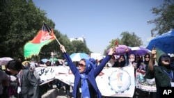 Ledakan terjadi ketika sedang berlangsung protes massa oleh warga etnis Hazara di Kabul, Sabtu (23/7).