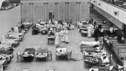 Salla e Komunës së Oklandit u shndërrua në spital të përkohëshëm gjatë pandemisë së gripit në vitet 1918-19, siç shihet në këtë foto të arkivuar në Bibliotekën e Kongresit.