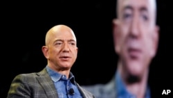 CEO Amazon Jeff Bezos berbicara di sebuah konvensi di Las Vegas, 6 Juni 2019.