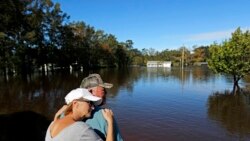 VOA: EE.UU. Las Carolinas siguen en emergencia de inundaciones