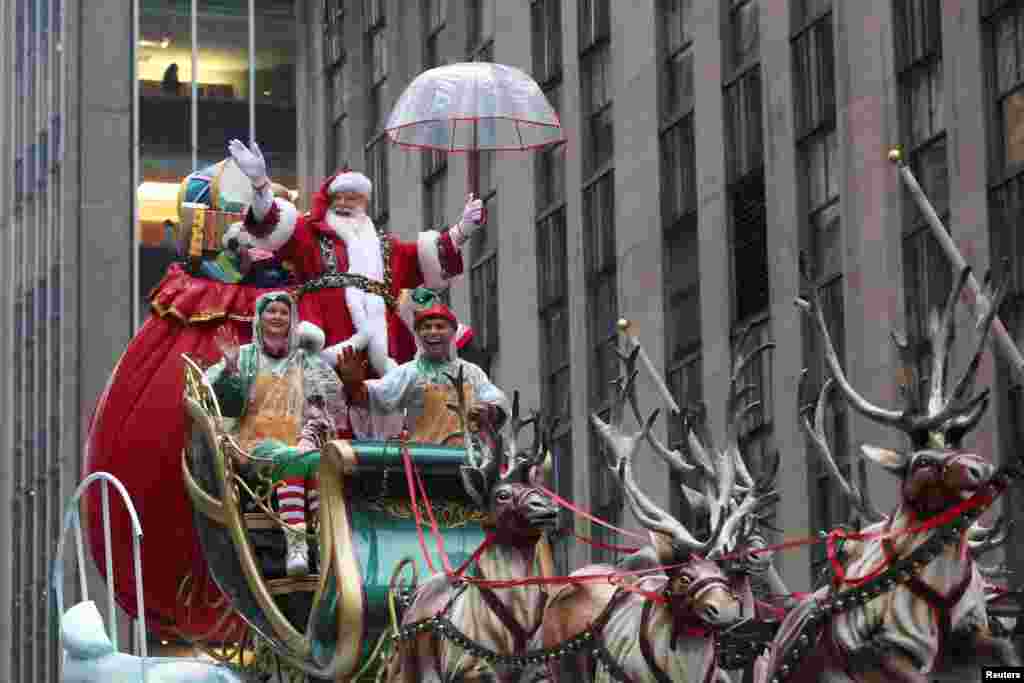 A man dressed as Santa Claus gestures during the 98th Macy&#39;s Thanksgiving Day Parade in New York City.