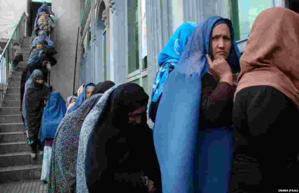 بر اساس آمار رسمی، کم و بیش سه میلیون رایدهندۀ زن ثبت نام کرده اند &nbsp;