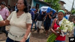 Un enterrement à Masaya après des violences qui ont éclaté, au Nicaragua, le 16 juillet 2018.