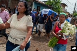 Friends and family carry the coffin with the body of Jose Esteban Sevilla Medina, who died after he was shot in the chest at a barricade during an attack by the police and paramilitary forces, in the Monimbo neighborhood of Masaya, Nicaragua, July 16, 2018.