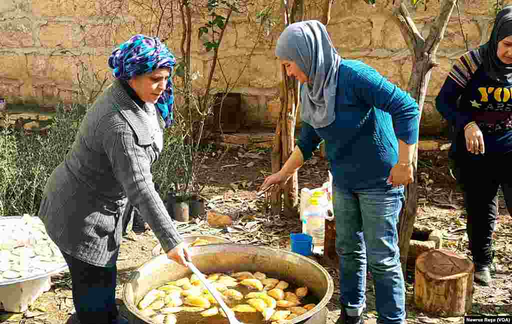 Kurdish mothers cooking