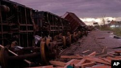 Des débris d'un wagon de train après le passage de l'ouragan Michael à Panama City, en Floride, le 10 octobre 2018.