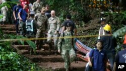 Unit militer Amerika tiba di lokasi pencarian 12 remaja dan pelatih sepak bola Thailand yang hilang, di gua Tham Luang Nang Non, Kamis (28/6). 