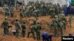Soldiers search for survivors after a bus and two houses were buried by a mountain landslide in Altotonga in Veracruz state.